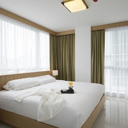 Modern Thai Suites Phuket Δωμάτιο φωτογραφία