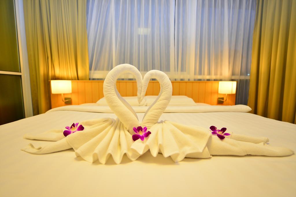 Modern Thai Suites Phuket Εξωτερικό φωτογραφία