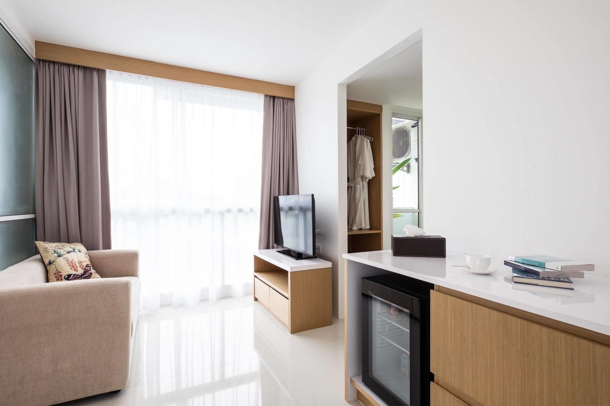 Modern Thai Suites Phuket Εξωτερικό φωτογραφία