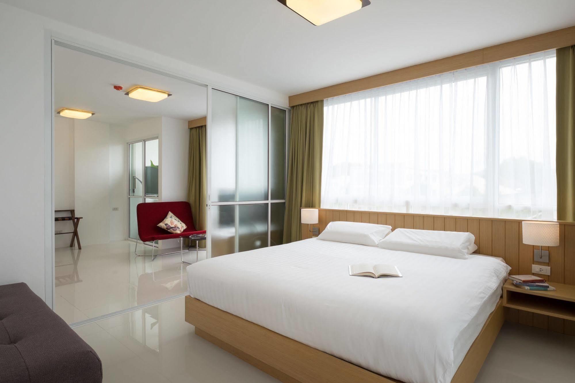 Modern Thai Suites Phuket Εξωτερικό φωτογραφία